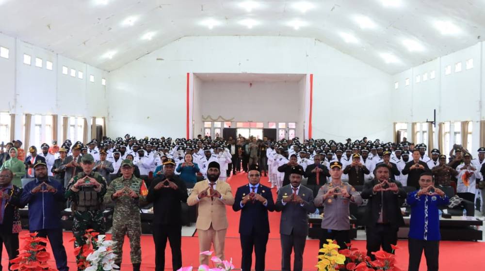 POLRES PUNCAK KAWAL PENGAMANAN PELANTIKAN 206 KEPALA KAMPUNG SE-KABUPATEN PUNCAK PERIODE 2026&ndash;2034